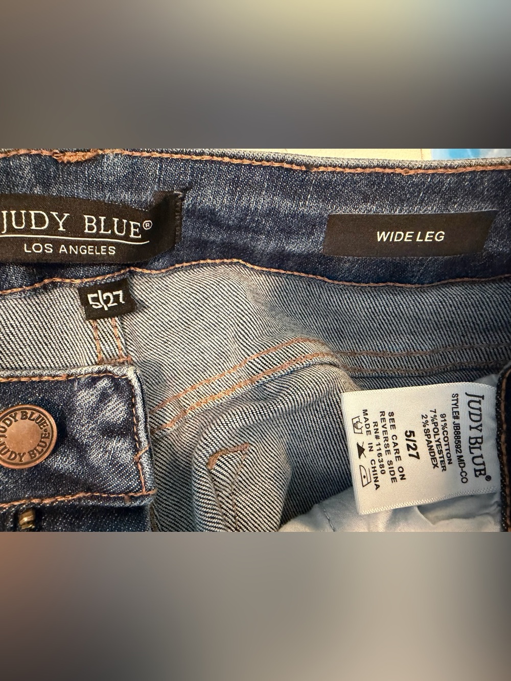 Judy Blue High-Waist Wide Leg Cropped Jeans in Medium Wash, Size 5/27 (US 6) - Picture 11 of 13